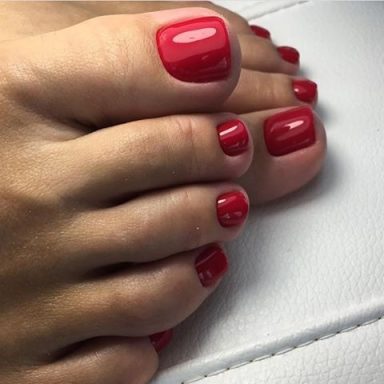 Beauté des pieds rouge brillante – Studio Gabriela Corenc